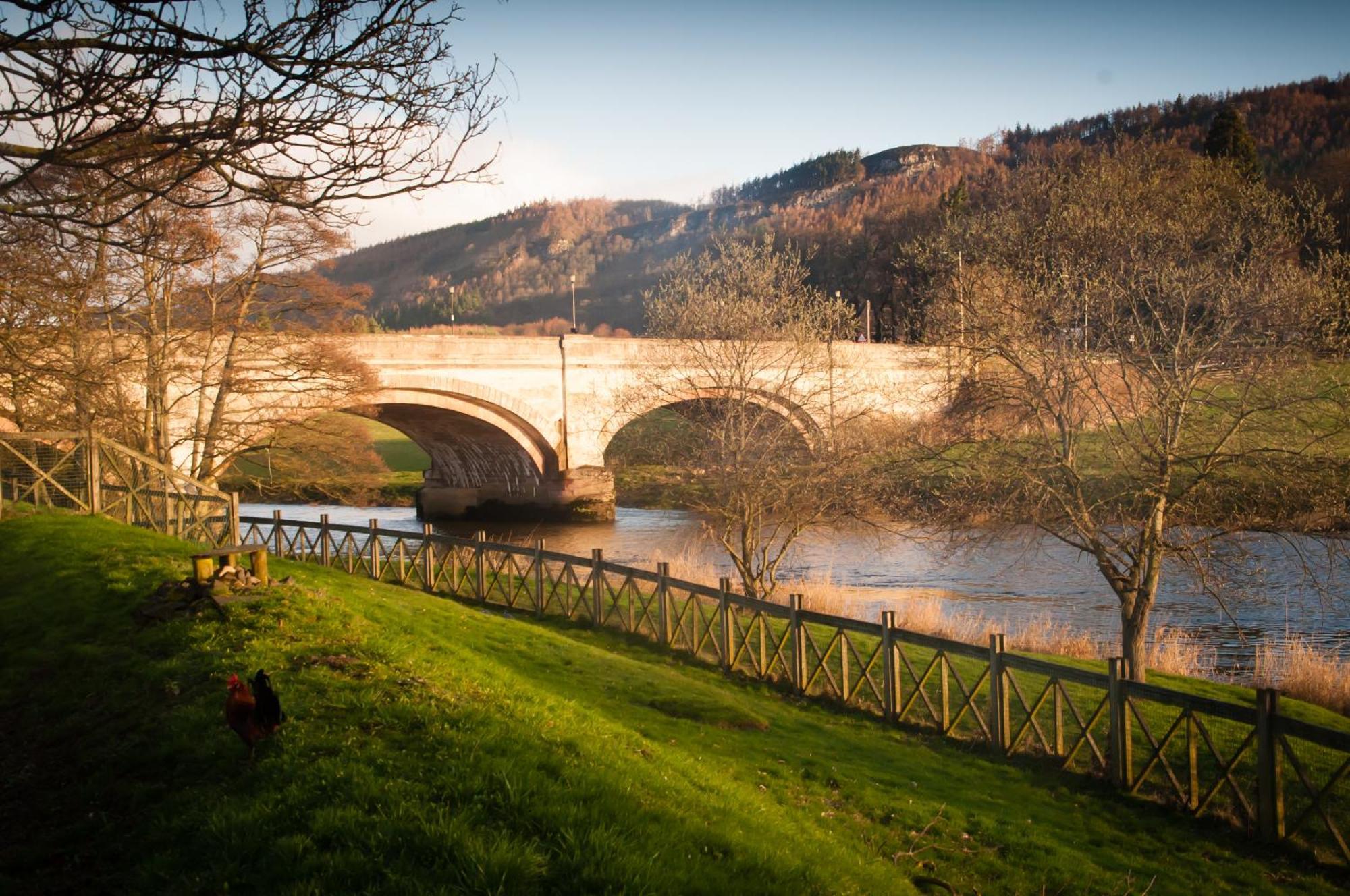 River Edge Lodges Bridge of Earn Exterior foto