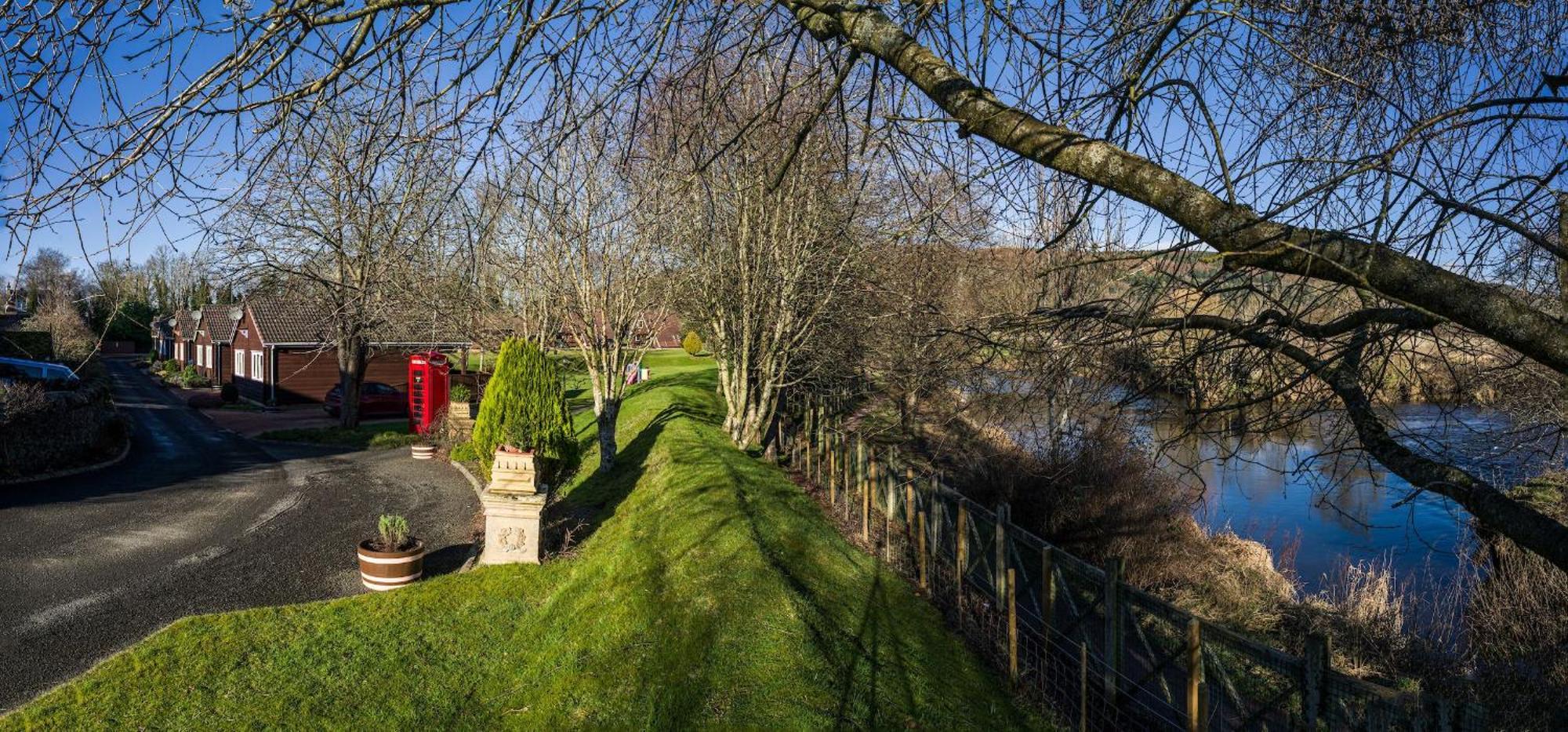 River Edge Lodges Bridge of Earn Exterior foto
