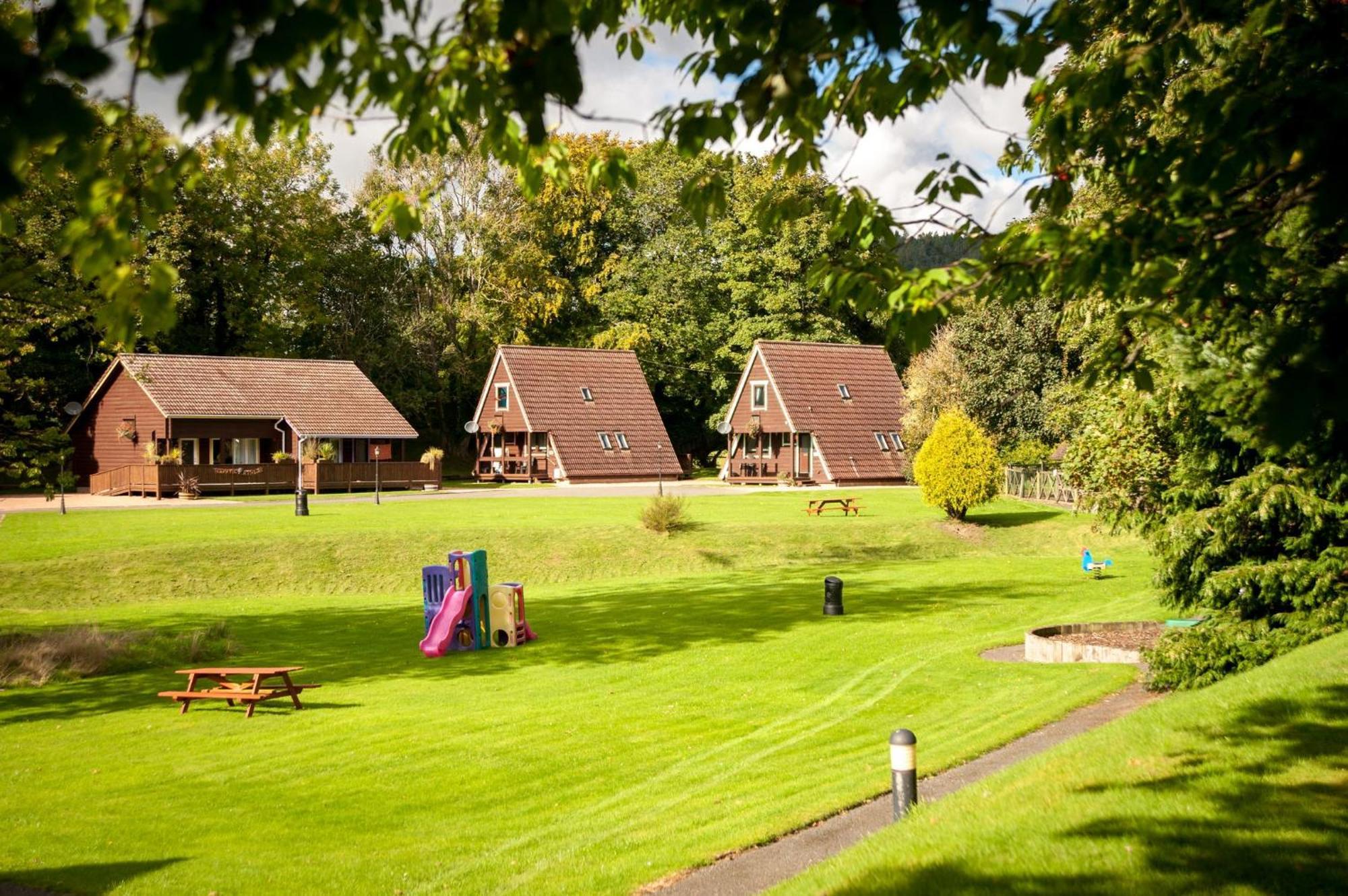 River Edge Lodges Bridge of Earn Exterior foto